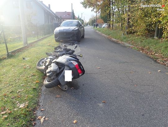 Pijany motocyklista nie wyrobił na zakręcie i zderzył się czołowo z maserati. Po wypadku trafił do szpitala