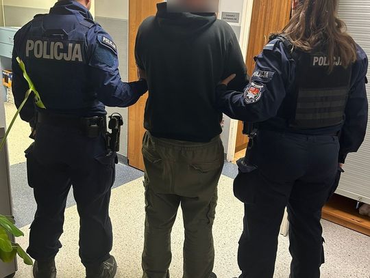 Pijany motocyklista przewrócił się na drodze. Po wypadku zdemontował blachy i uciekł do domu