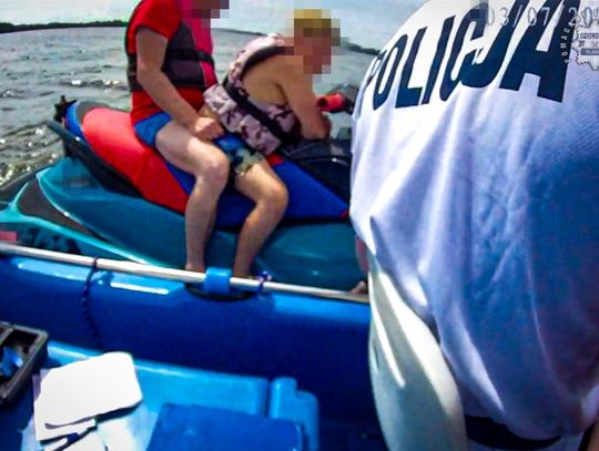 Pijany ojciec na skuterze wodnym z synem. Został ukarany mandatem i będzie tłumaczy się w sądzie
