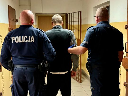 Pijany poprosił poszukiwanego bez prawka, żeby podwiózł go do domu. To mogło skończyć się tylko w jeden sposób