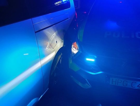 Pijany recydywista staranował radiowóz. Po zatrzymaniu został skazany na 2,5 roku więzienia