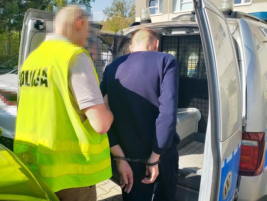 Pijany recydywista zaatakował przechodnia tłuczkiem do mięsa. Pobił go i ukradł zegarek