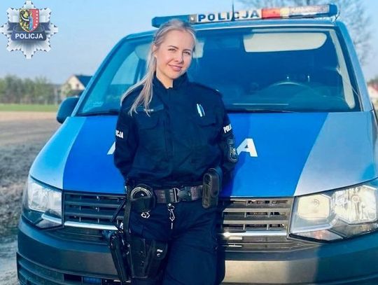 Pijany rowerzysta jechał skrajnie niebezpiecznie. Policjantka zajechała mu drogę i wezwała wsparcie
