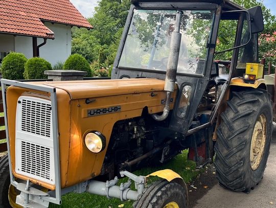 Pijany wiózł ciągnikiem 4-letniego syna. Miał blisko dwa promile i żadnych uprawnień