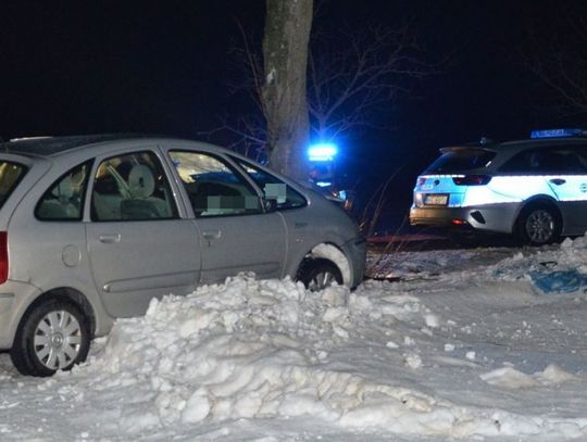 Pijany wjechał w drzewo i uciekł w pole. Chciał wmówić policjantom, że gonił złodzieja