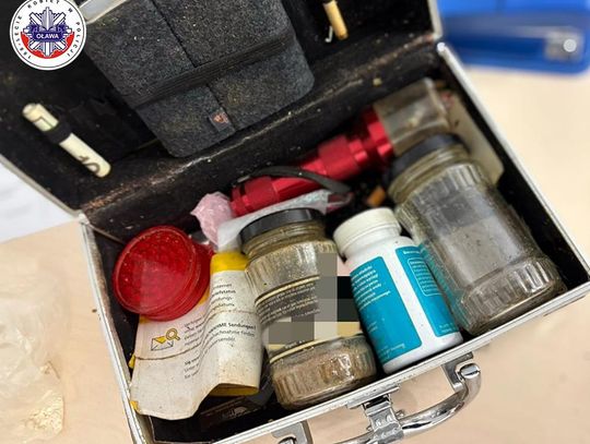 Pijany zgłosił policji, że ma "bombę biologiczną" w aucie. W mieszkaniu 35-latka znaleźli narkotyki