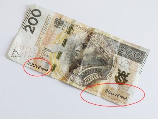 Płacili fałszywymi banknotami, bo uważali, że to zabawne. Grozi im 8 lat więzienia