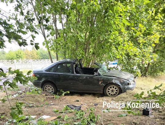 Po dachowaniu kierowca audi porzucił zakleszczonego w aucie kolegę. Miał prawie 3 promile we krwi