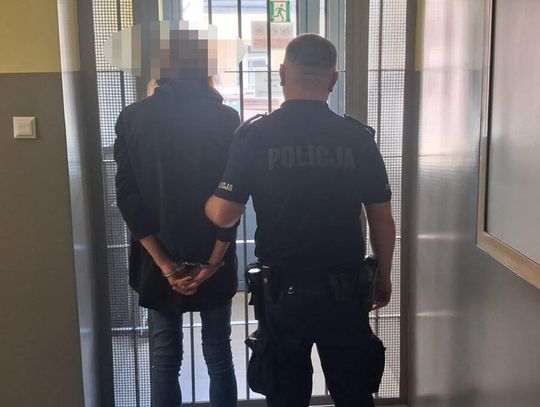 Po kłótni z partnerem wezwała do domu policję. Zapomniała, że sama jest poszukiwana