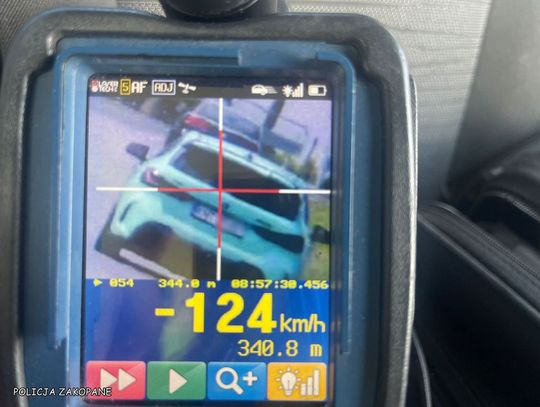 Po minięciu patrolu drogówki mocno wcisnął gaz. Chciał się zabawić, a stracił prawo jazdy