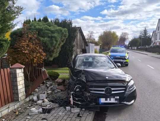 Po narkotykach i alkoholu wjechał mercedesem w płot. Samochód automatycznie powiadomił służby