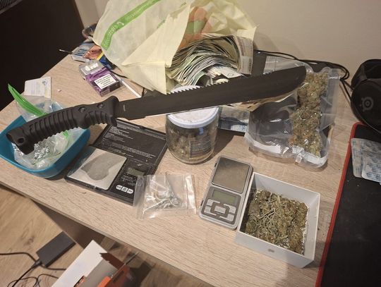 Po otwarciu drzwi policjanci od razu wyczuli narkotyki. 21-latek aresztowany na trzy miesiące