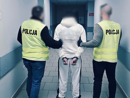 Po pijaku ukradł samochód i wjechał nim w inne auto. Wpadł po kilku godzinach obławy Po pijaku ukradł samochód i wjechał nim w inne auto. Wpadł po kilku godzinach obławy