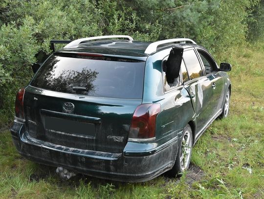 Po pijaku zdemolował auto znajomej, a potem udawał, że nic nie wie i pomagał w poszukiwaniach wozu