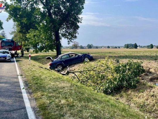 Po wjechaniu do rowu kierowca audi wypadł z auta i wylądował na jezdni. 39-latek nie przeżył