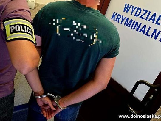 Po włamie uciekł z fantami szynobusem.  Miał telewizor, kamery monitoringu, alkohol i kosmetyki