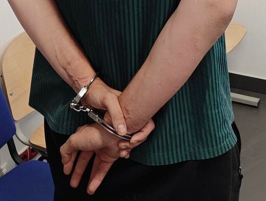 Po wyjściu z policyjnego aresztu od razu poszedł ukraść piwo. Chwilę później wrócił za kraty
