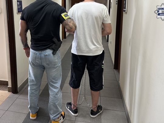 Po zabójstwie kolegi wrócił pod mieszkanie. Dobijał się do drzwi i mówił, co zrobił