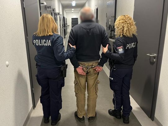 Po zakupie silnika wściekł się na sprzedawcę. Wybił szybę w jego aucie, a potem mu groził