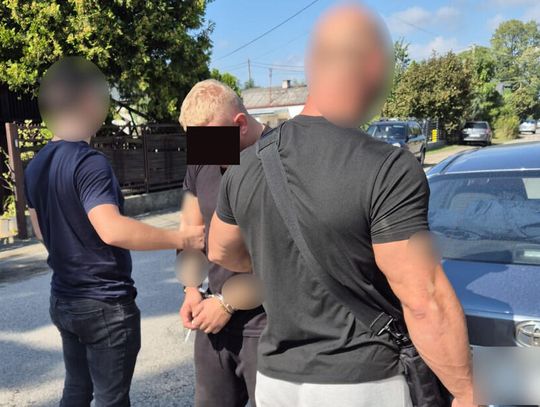 Po zatrzymaniu dilera dotarli do magazynu i jego kolegi. Jeden dostał dozór, drugiego aresztowali