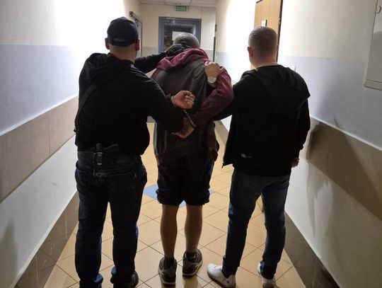 Pobił przechodnia na przystanku i go okradł. Poszkodowany trafił do szpitala, a sprawca do aresztu