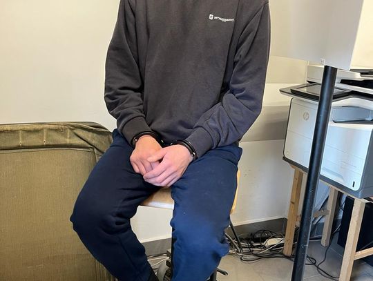 Pobili kolegę i zmusili go do wypłaty pieniędzy z bankomatu, drugiego znajomego sterroryzowali nożem Pobili kolegę i zmusili go do wypłaty pieniędzy z bankomatu, drugiego znajomego sterroryzowali nożem