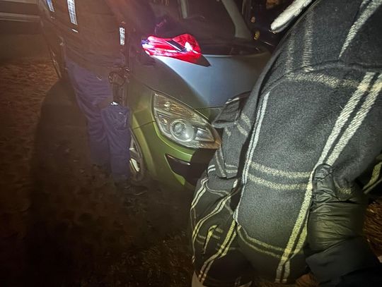 Pobudzony mężczyzna siedział w nocy sam w aucie. Policjanci go sprawdzili i znaleźli worek z proszkiem Pobudzony mężczyzna siedział w nocy sam w aucie. Policjanci go sprawdzili i znaleźli worek z proszkiem