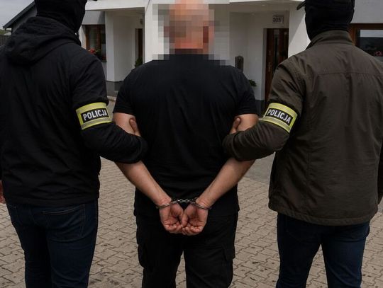 Pod osłoną nocy wysadzili bankomat. Policjanci zatrzymali dwóch sprawców włamania