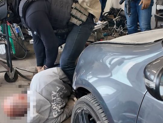 Podając się za policjantów porwali Niemca, wywieźli go do lasu i okradli na blisko 300 tysięcy
