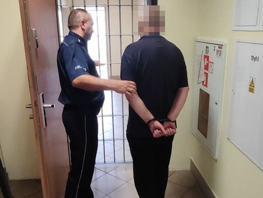 Podczas kłótni z sąsiadem wyciągnął broń i groził mu śmiercią. Poszło o miejsce parkingowe