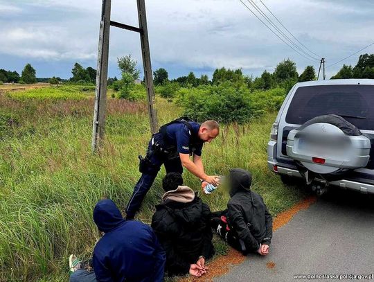 Podczas kontroli Straży Granicznej z auta uciekli trzej mężczyźni. Imigranci zatrzymani po obławie