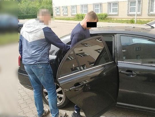 Podczas kradzieży alkoholu uderzył ochroniarza "tulipanem". Grozi mu nawet 15 lat więzienia