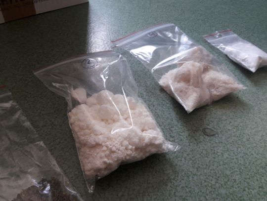 Podczas nalotu na dilera przyszedł klient z kokainą, który zaproponował 2 tysiące łapówki
