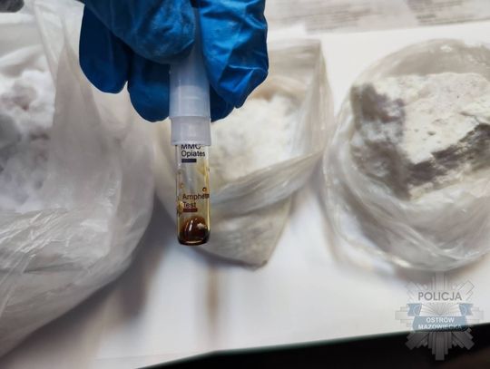 Podczas nalotu znaleźli u 33-latka ponad kilogram narkotyków. Mężczyzna został zatrzymany