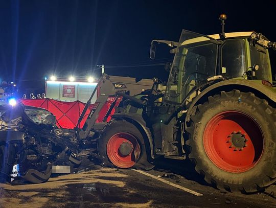 Podczas wyprzedzania wjechał na czołówkę z ciągnikiem. Kierowca zginął, dziecko zostało ranne