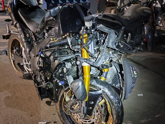 Podczas zawracania kierująca zajechała drogę motocykliście. 30-latek zginął po wjechaniu w seata