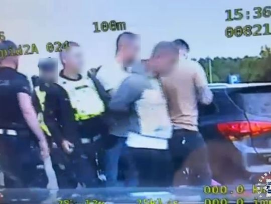 Podejrzany o śmiertelne pobicie zatrzymany na autostradzie. Próbował uciec z Polski Podejrzany o śmiertelne pobicie zatrzymany na autostradzie. Próbował uciec z Polski