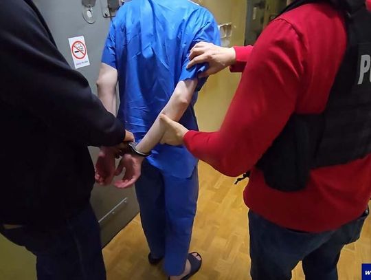 Podłożył pojemniki z łatwopalną cieczą pod przyłącze gazowe. Twierdzi, że chciał się zemścić
