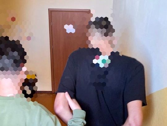 Podpalił melexa, bo "lubi straż pożarną i dźwięk syren". Policjanci zatrzymali 29-letniego mężczyznę