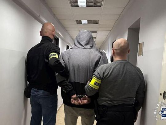 Podpalił w nocy korytarz w bloku. Konieczna była ewakuacja 52 osób