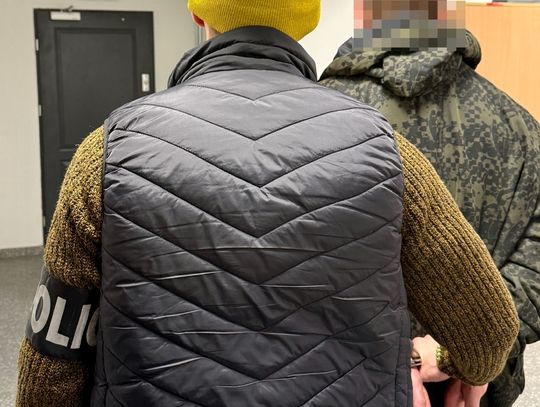 Podpalił wiatę pod marketem i sam wezwał służby. Straty opiewają na pół miliona złotych Podpalił wiatę pod marketem i sam wezwał służby. Straty opiewają na pół miliona złotych