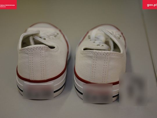 Podróbki za ponad 5,4 miliona złotych zatrzymane na granicy. Przejęto 15 tysięcy par butów i kurtki