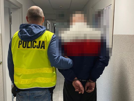 Podstępna para namówiła nieznajomego na wspólne picie. Potem go okradli