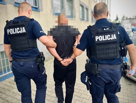 Podszedł do kobiety przed sklepem i kilka razy uderzył ją pięścią w twarz. To jego była partnerka
