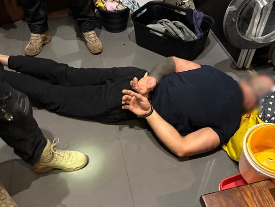 Podszyli się pod policję, skuli domowników i splądrowali dom. Ukradli biżuterię wartą 200 tys. zł