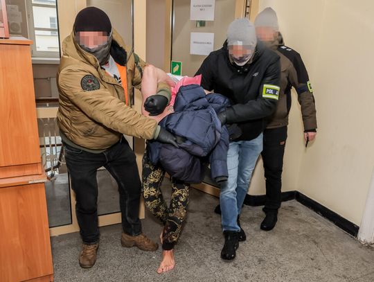 Podwójne morderstwo w Warszawie. Policyjni kontrterroryści zatrzymali mężczyznę Podwójne morderstwo w Warszawie. Policyjni kontrterroryści zatrzymali mężczyznę