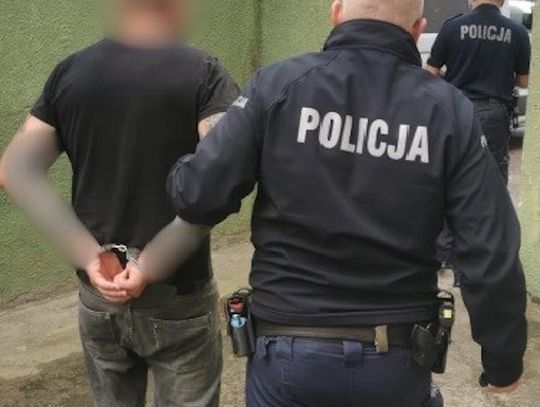 Pojechał odebrać partnerkę z odwyku. Był pijany, poszukiwany i miał zakaz prowadzenia