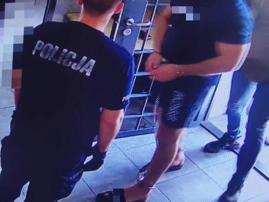 Pokłócił się z kolegą, a potem zaatakował go nożem i zostawił zakrwawionego. Grozi mu dożywocie