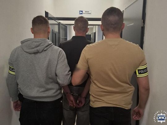 Pokłócili się przy straganie. Mężczyzna nagle wyciągnął pistolet i zaczął strzelać