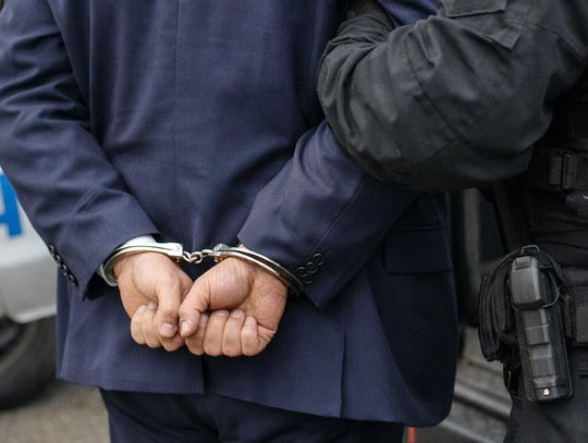 Policja rozbiła układ w spółce ciepłowniczej. W grze miliony i fikcyjne faktury. Zatrzymano 16 osób